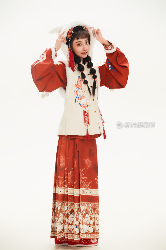 白色背景下身穿喜庆中式汉服的可爱少女