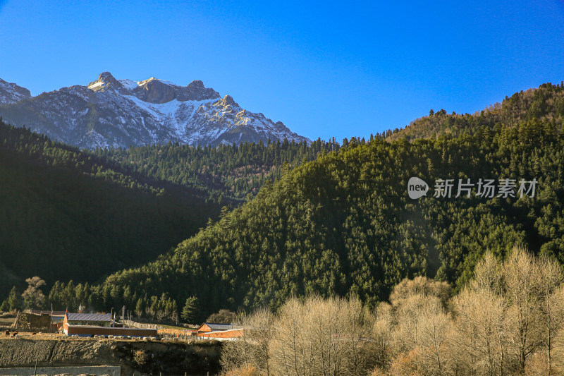 甘南州迭部县虎头山