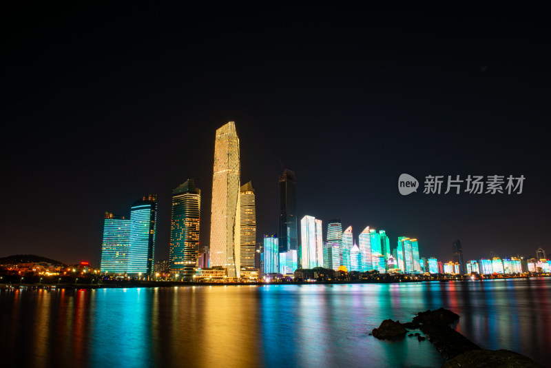 青岛第三海水浴场夜景高楼灯光秀风光