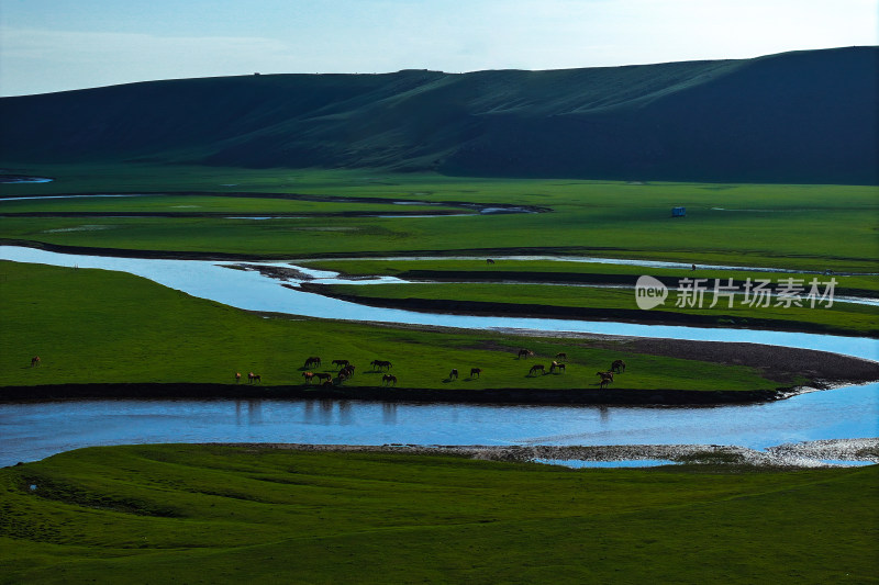 大草原曲河风景山脉