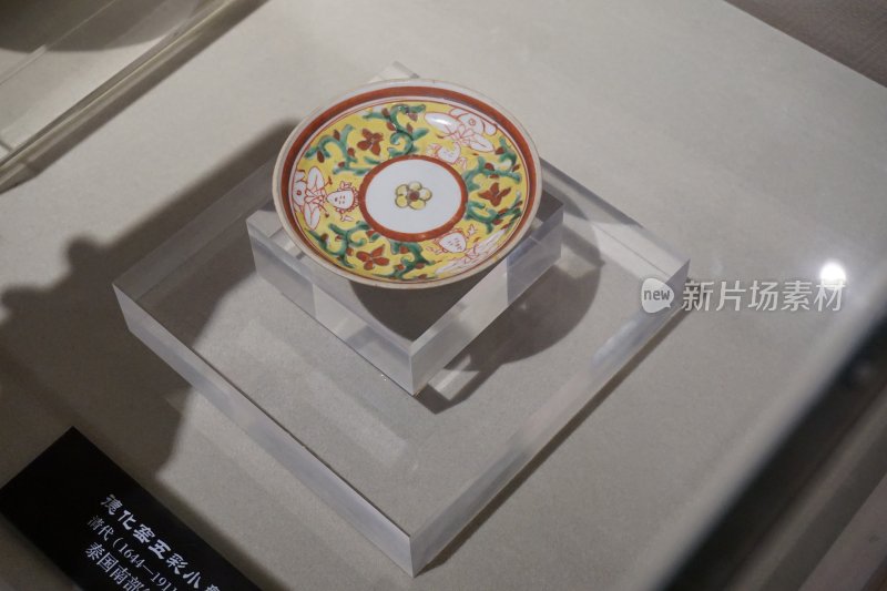 清代五彩小碟展示
