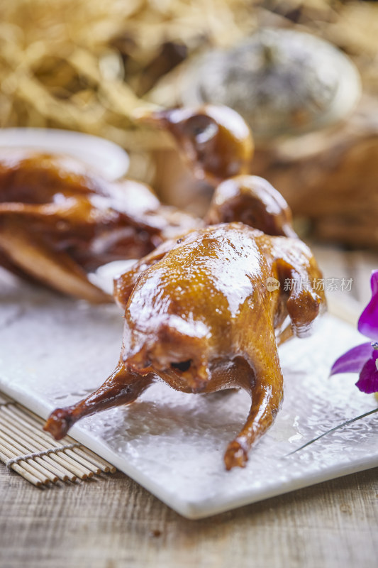 港式香酥脆皮乳鸽