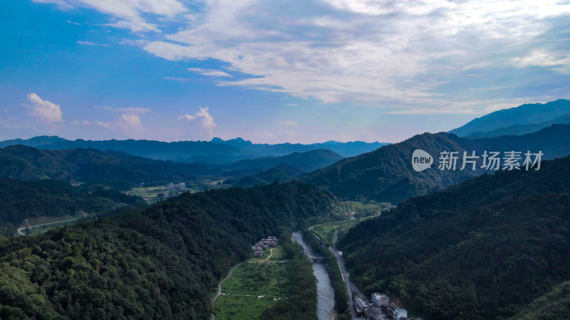 祖国壮丽山川青山蓝天白云航拍图