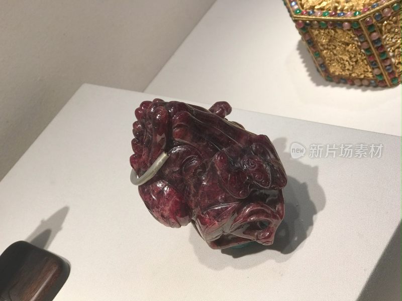 故宫文物红色玉雕展品