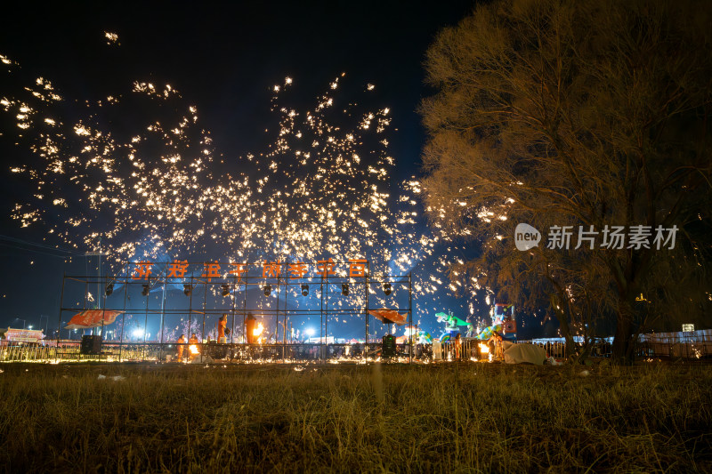 中国非物质文化遗产打铁花表演