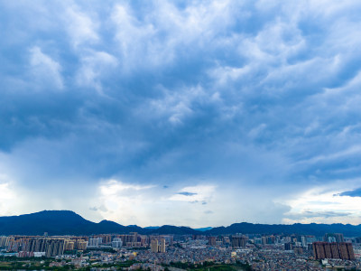 贵阳城市天空白云航拍图