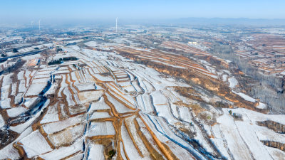 梯田航拍全景自然风景冬天下雪地形地理