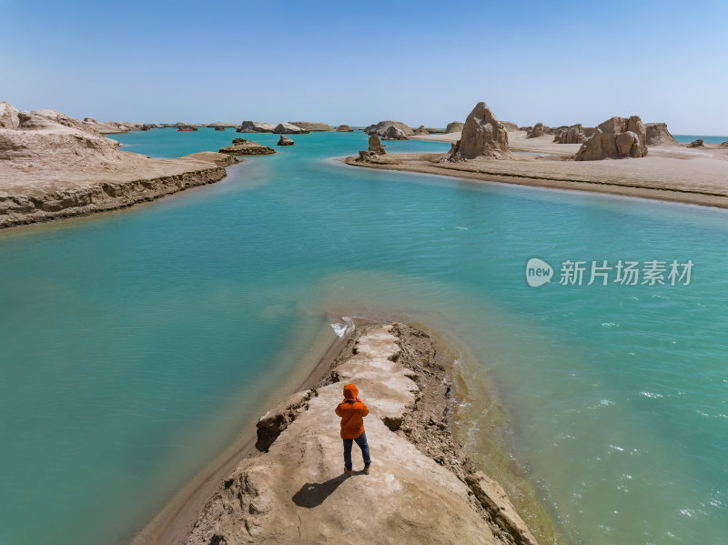 青海海西州乌素特水上雅丹奇异地貌高空航拍