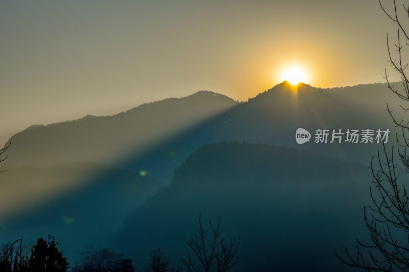 重庆酉阳：雾景烟花拍摄花絮