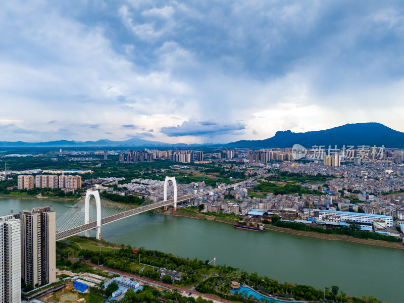 广西贵港城市大景航拍图