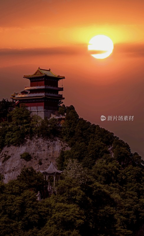 夕阳下的终南山南五台古建筑风景