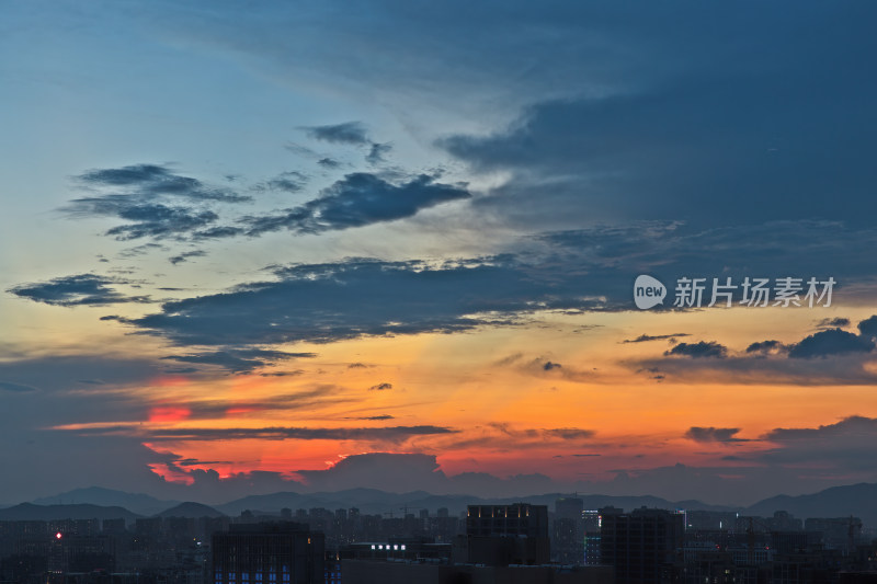 杭州城市天空曙暮光条丁达尔晚霞火烧云
