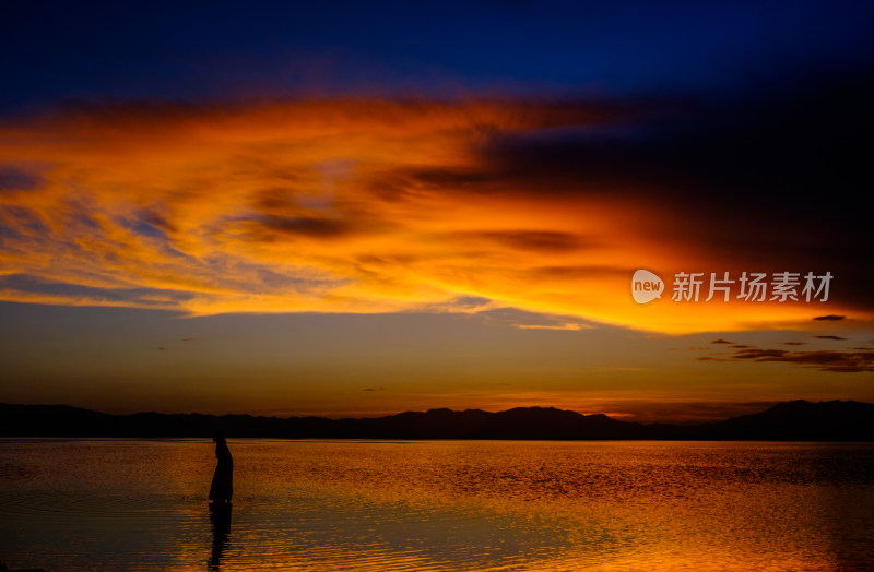 余晖天边火烧云自然风光夕阳落日晚霞