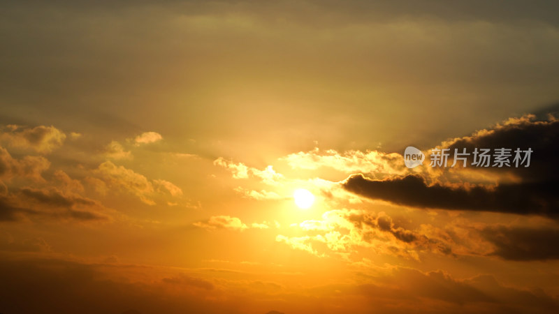 天空夕阳晚霞阳光照射云层耶稣光丁达尔效应