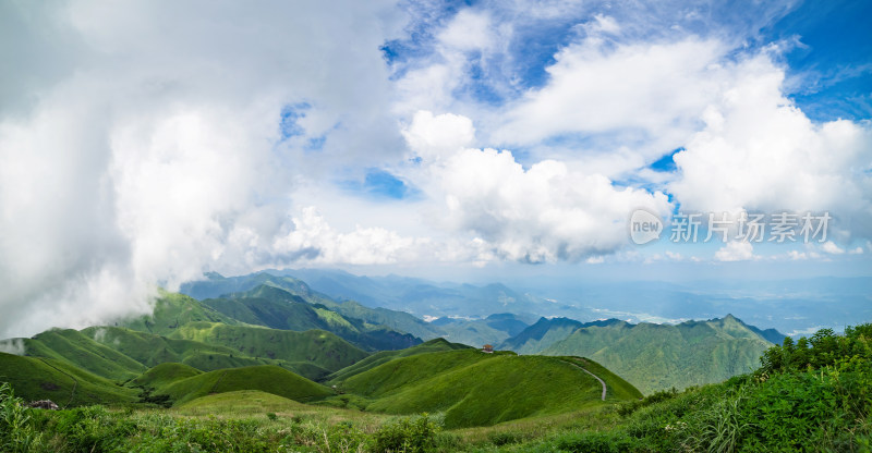 翠绿的高山