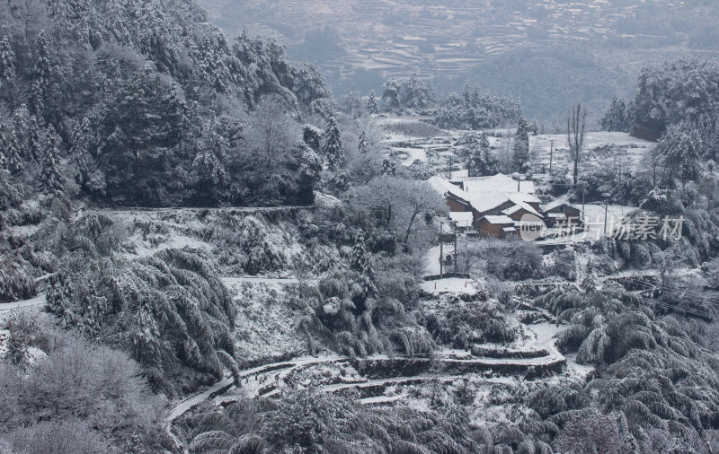 雪后的云和梯田风景