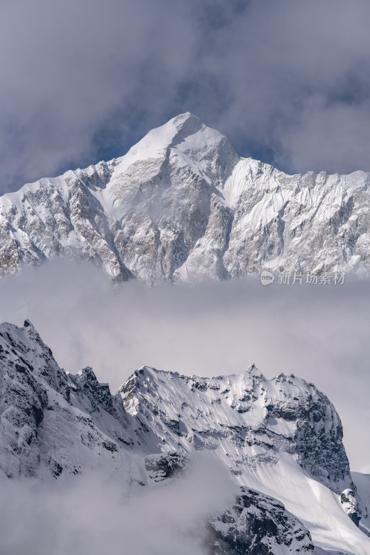 西藏日喀则珠峰东坡嘎玛沟喜马拉雅山脉雪山