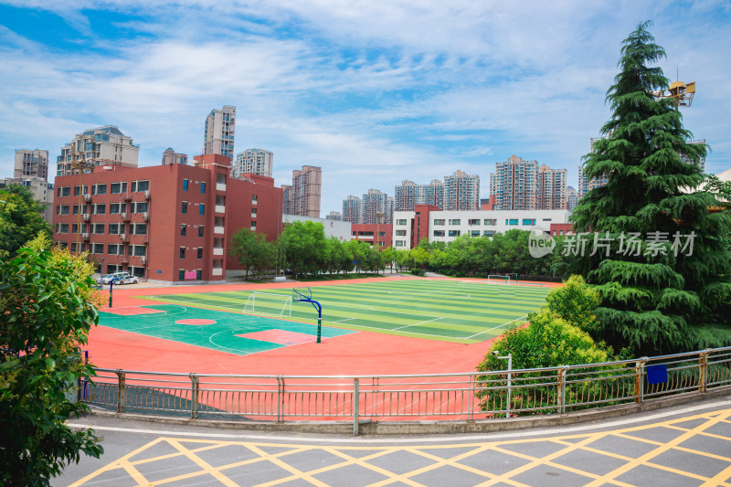 学校操场校园场景