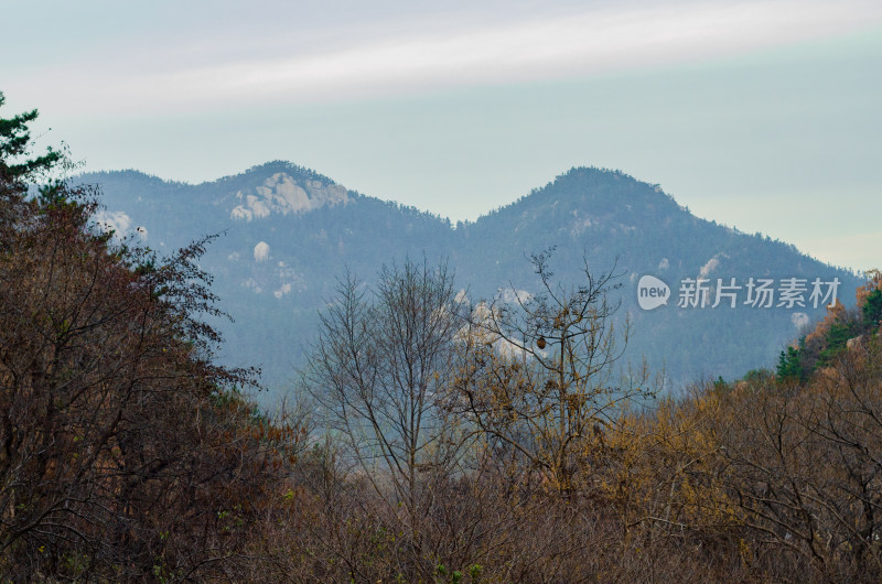 秋季青岛崂山北九水景区，山谷风光