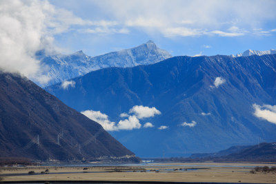 中国西藏林芝雅鲁藏布江苯日神山旅游区