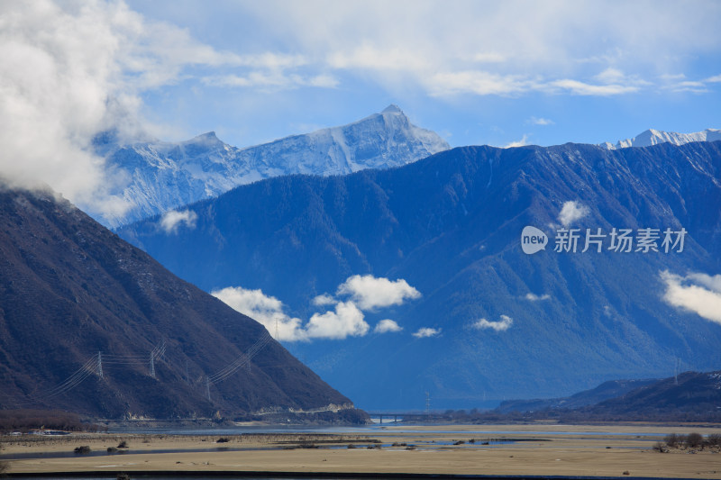 中国西藏林芝雅鲁藏布江苯日神山旅游区