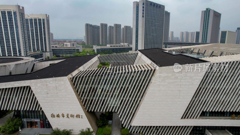 江苏宿迁图书馆大剧院地标建筑航拍图