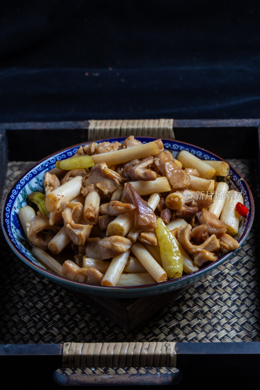 中式餐饮美食猪肚炒藕苗