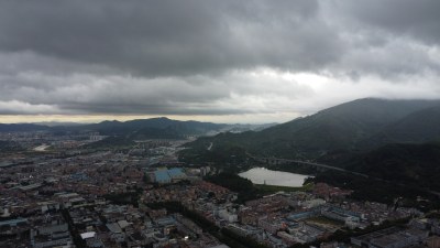 航拍广东省东莞市清溪镇风雨欲来城市风光