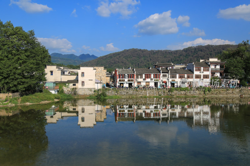 秀丽安徽黄山市水乡建筑风光