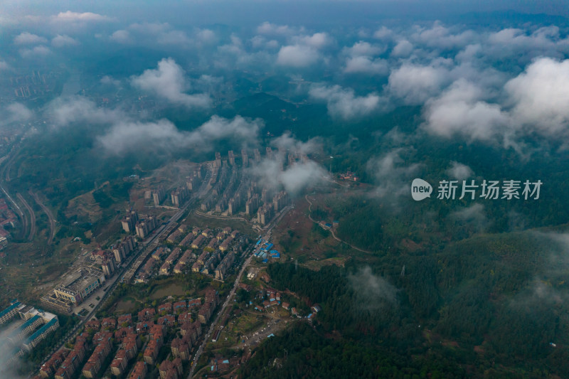 云层之上云海城市航拍摄影图