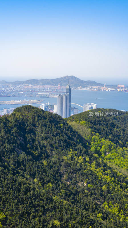 山东烟台沿海海岸线建筑群城市自然风光