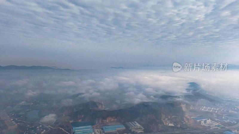 空中俯瞰山峦云海景观