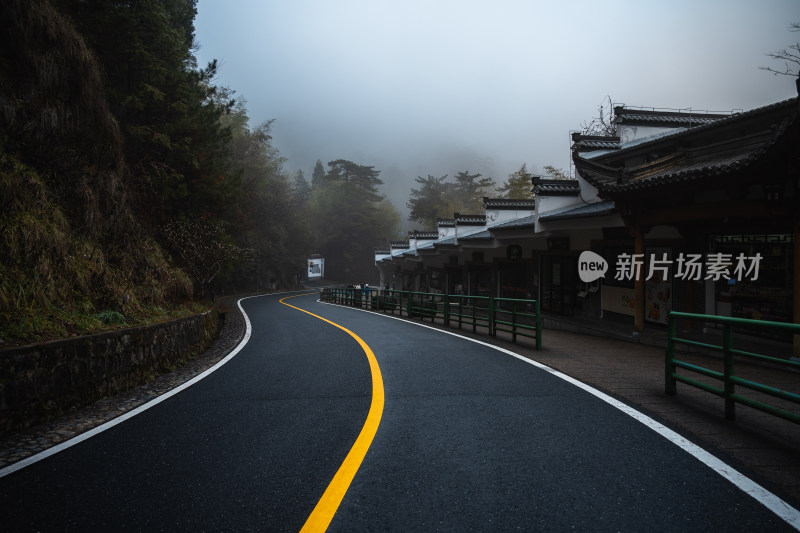 黄山 阴天 道路 徽派建筑 山区