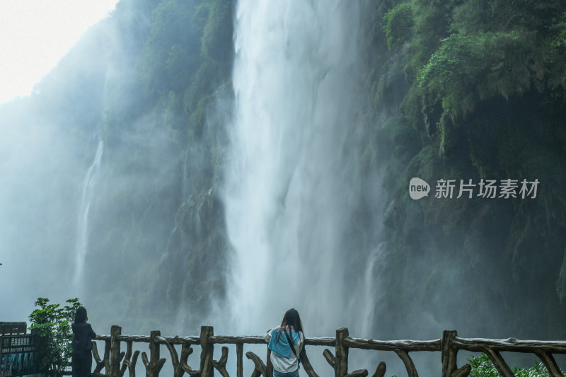 峡谷山川瀑布水流奔腾大自然风光