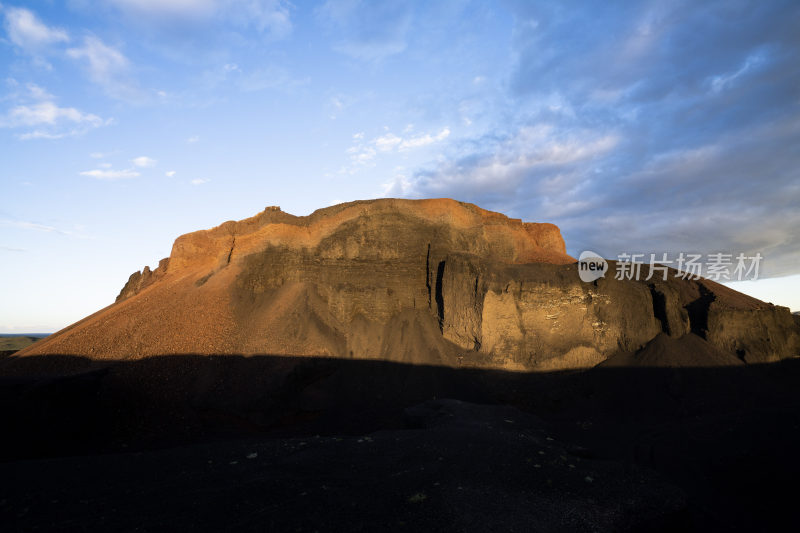 乌兰哈达火山自然风光下的火山岩石景观