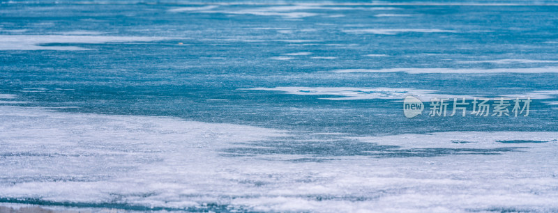 冬季冰雪冰川湖泊水面结冰