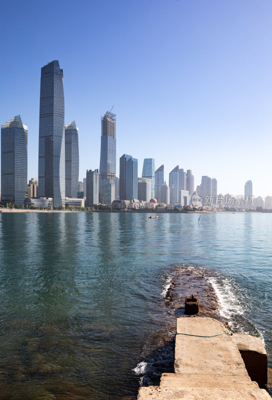 山东青岛第三海水浴场海滨海岸海滩海天景观