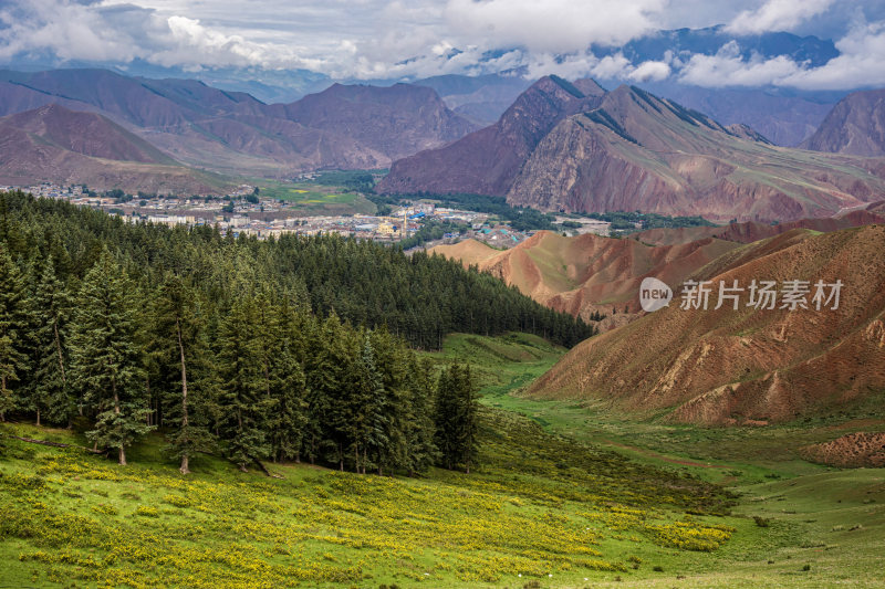 青海省卓尔山山顶风景