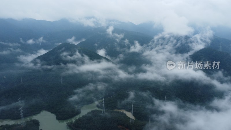 广东东莞：雨后银瓶山上空出现云海