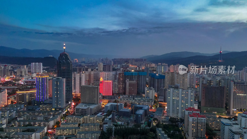 青海西宁蓝调时刻夜幕降临夜景航拍图