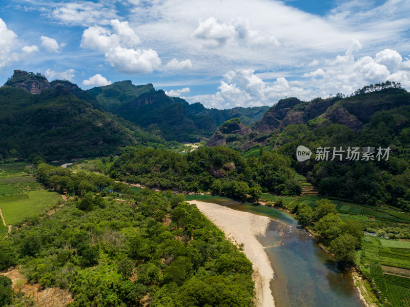 航拍武夷山绿色农田与茶园