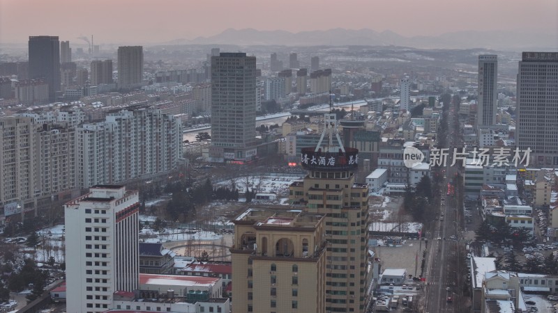 航拍威海市文登区昆嵛大酒店城市冬季雪景