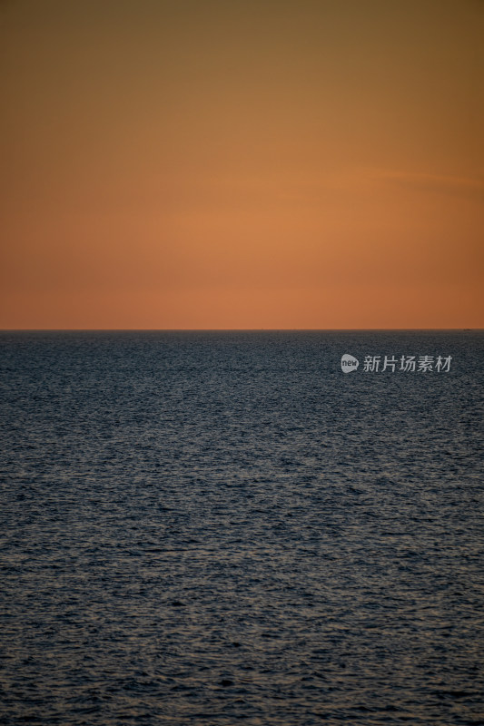 山东烟台东山栈桥海上日出海天相接一色景观