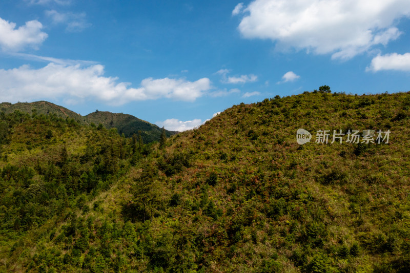 山脉 山峰 山峦 云雾缭绕的山峰