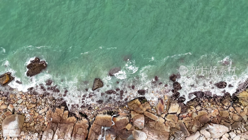 航拍海浪拍打礁石大海海洋自然风景