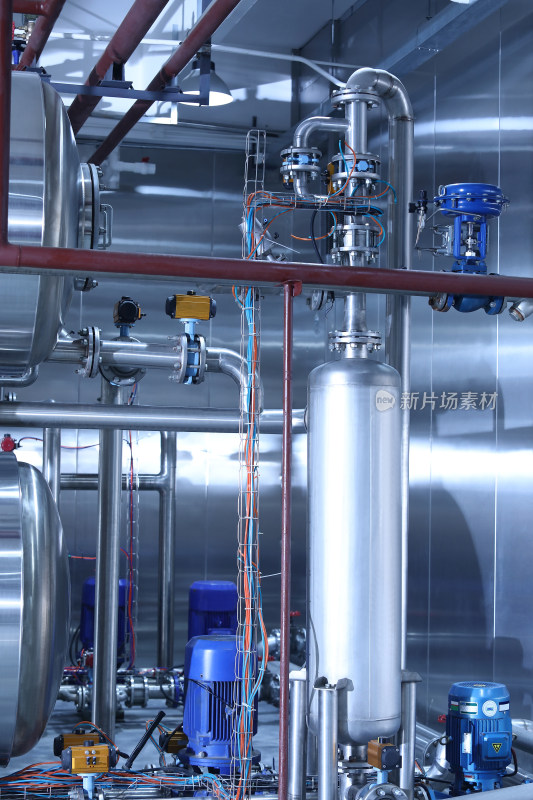 工厂内工业设备与管道场景