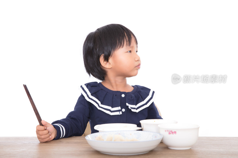 可爱的黄皮肤小女孩正准备吃饭