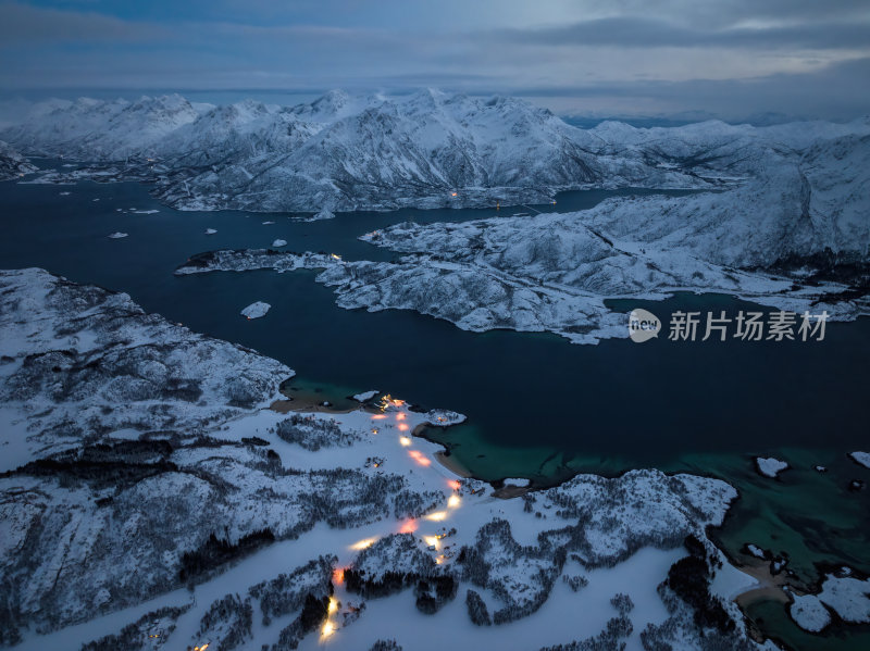 挪威罗弗敦群岛北极圈雷纳冬季雪景高空航拍