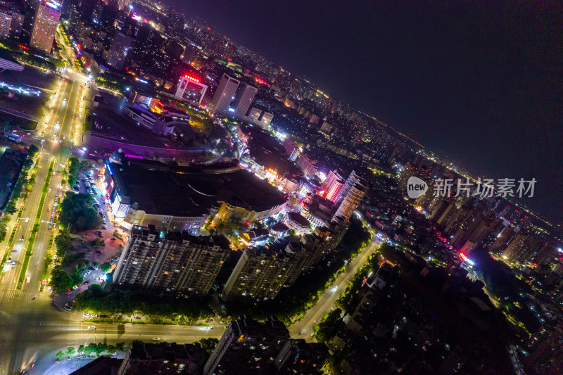 城市大道夜景交通航拍图