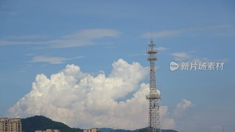 乡村电塔信号塔蓝天白云天空